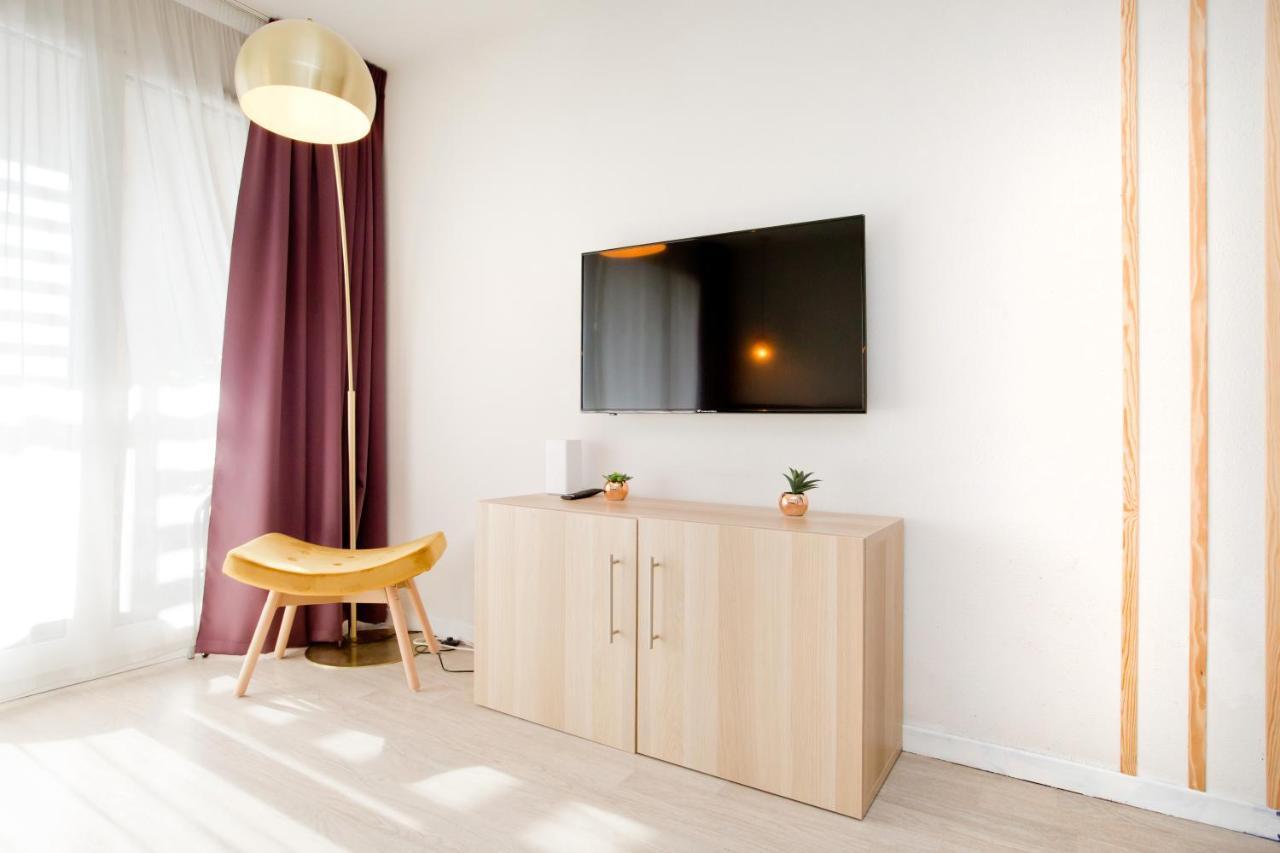 Grand Studio Avec Climatisation, Balcon Proche Gare Centre Ville لورد المظهر الخارجي الصورة